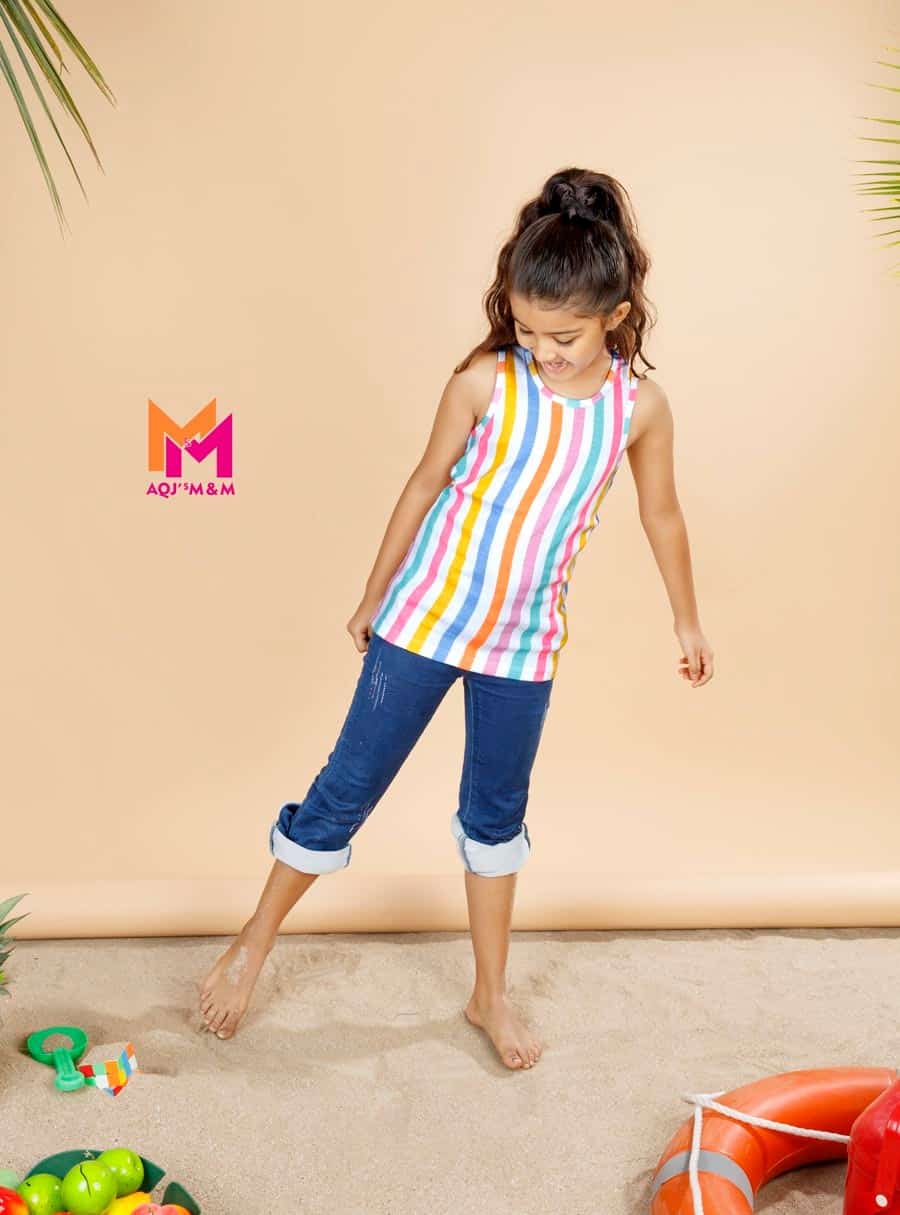 Multi colour stripe printed regular  tank top Solid Round neck, Top no sleeves Knitted